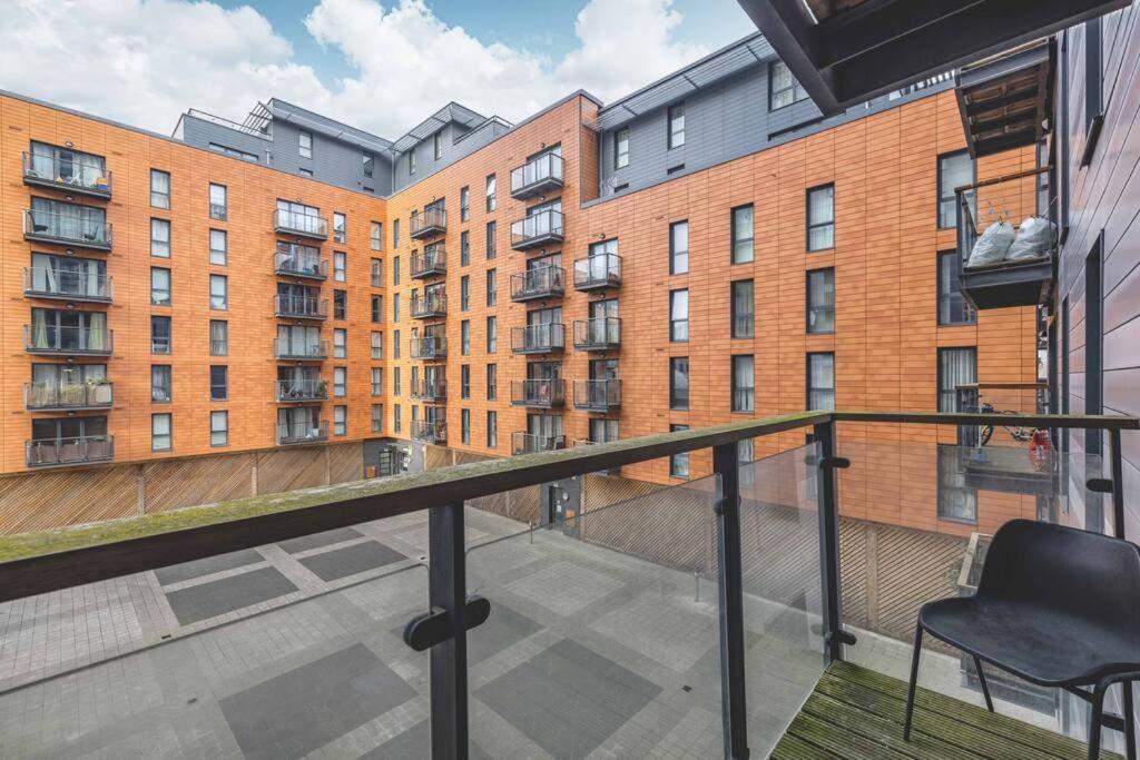 Appartement 2 Bed At Slough Station & Parking - London In 20 Mins Extérieur photo