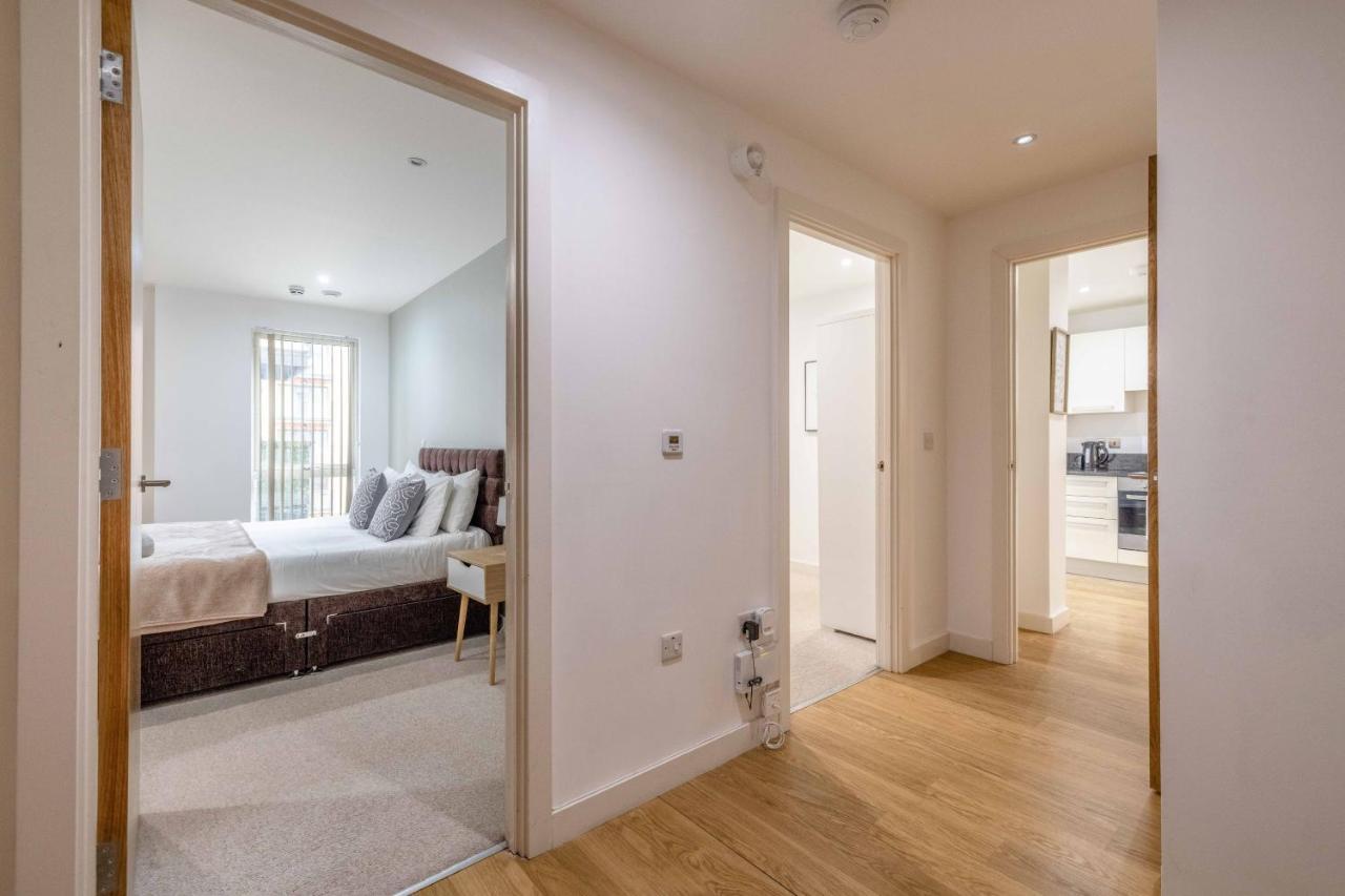 Appartement 2 Bed At Slough Station & Parking - London In 20 Mins Extérieur photo