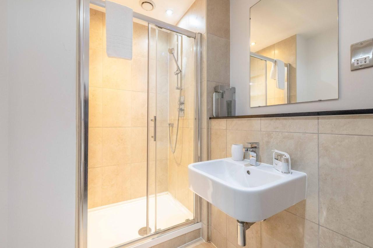 Appartement 2 Bed At Slough Station & Parking - London In 20 Mins Extérieur photo